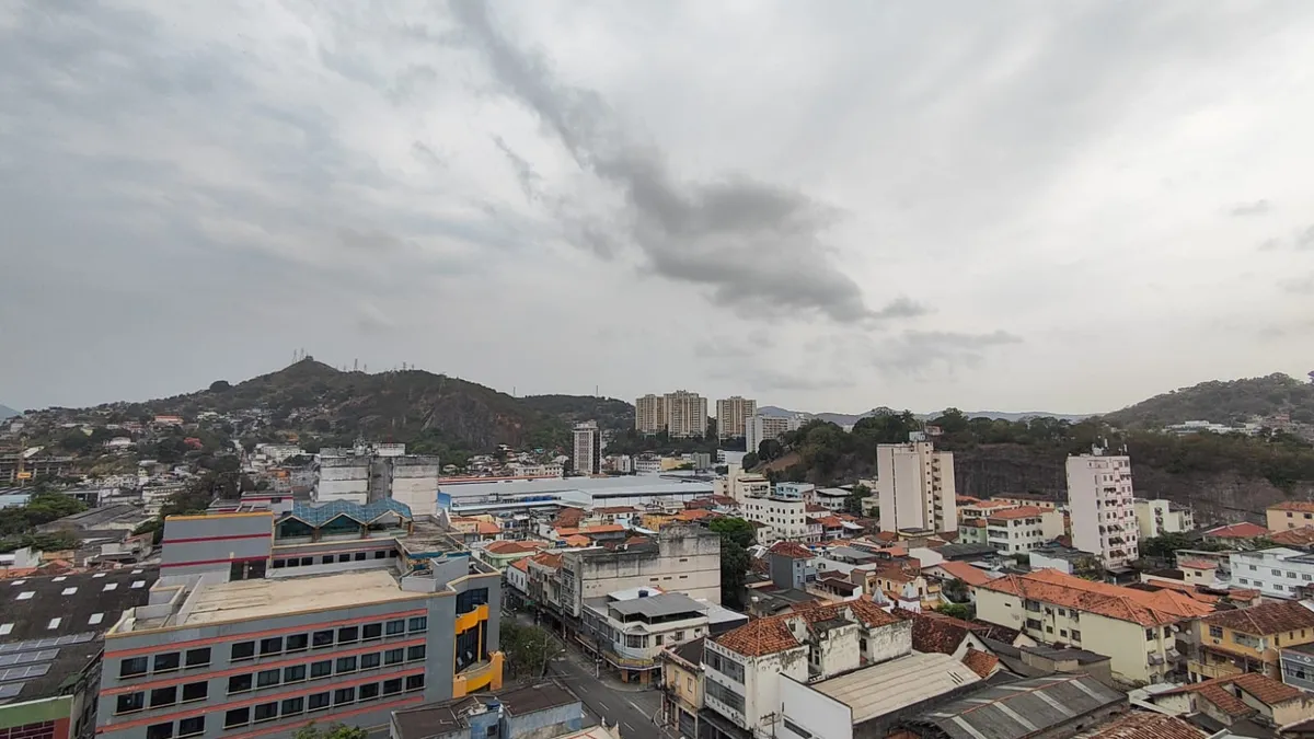 Tempo deve permanecer nublado com possibilidades de chuva até quinta-feira (27)