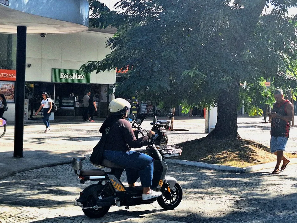 Segundo a Resolução 996/2023 do Conselho Nacional de Trânsito (Contran), bicicletas elétricas que seguem as exigências estabelecidas não precisam de habilitação, emplacamento ou registro