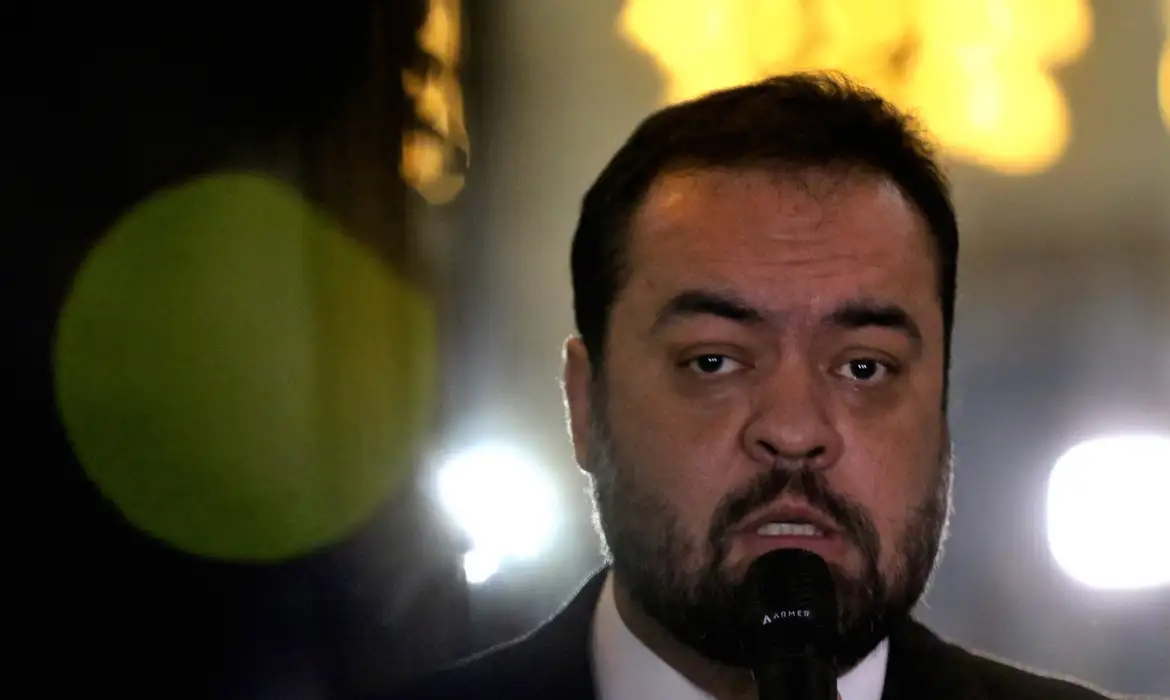 Dentro do prazo legal, Castro pode registrar seu nome como candidato, mas a tendência é que o pedido seja bloqueado pela Justiça Eleitoral