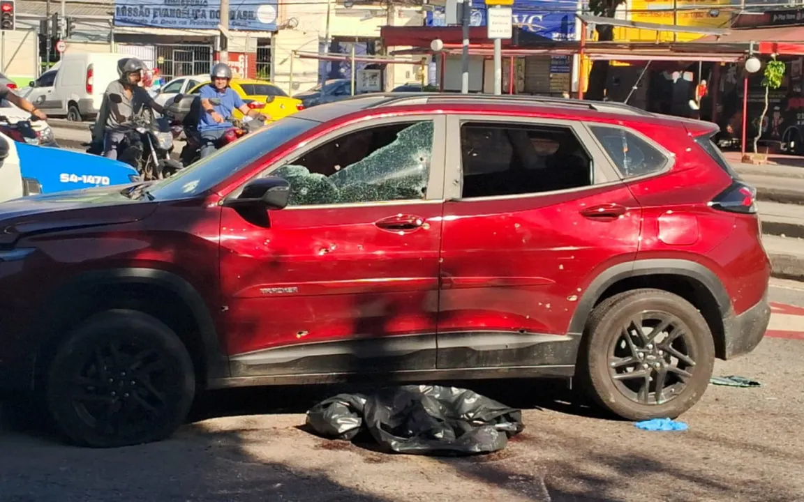 Três suspeitos morreram no local e um quarto integrante do grupo foi preso em flagrante