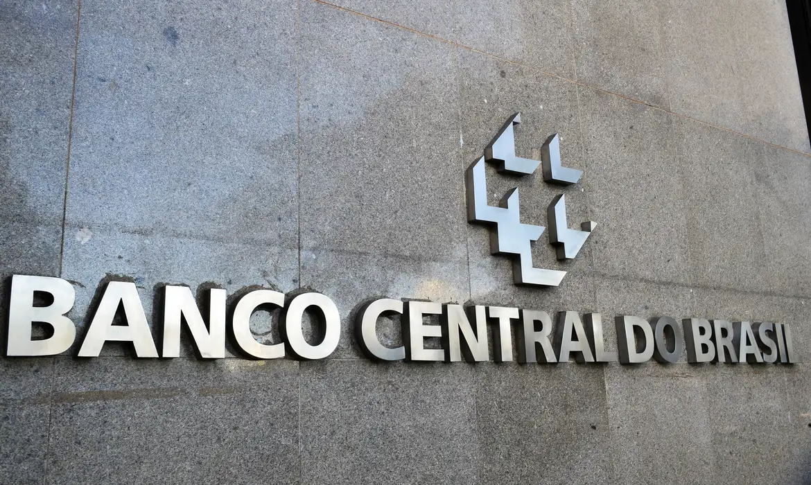 Por unanimidade, o Comitê de Política Monetária (Copom) reduziu a Taxa Selic, juros básicos da economia, em 0,25 ponto percentual, para 13,75% ao ano