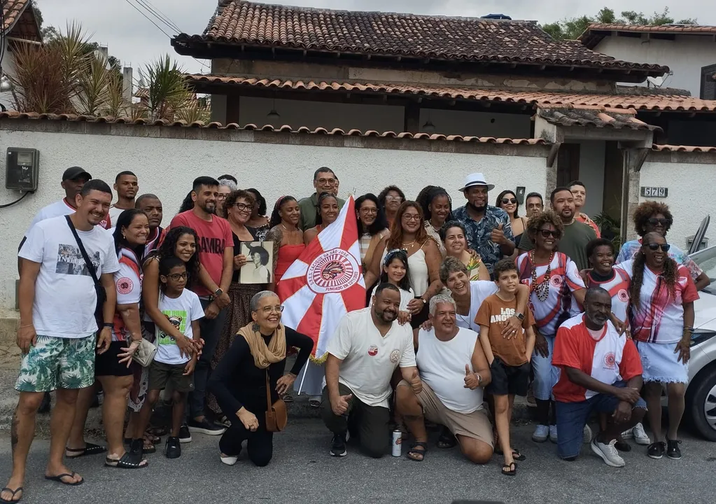 Familiares de Arthur Maia se reuniram com os sambistas da Cacique no último fim de semana na casa onde o famoso baixista viveu parte da vida