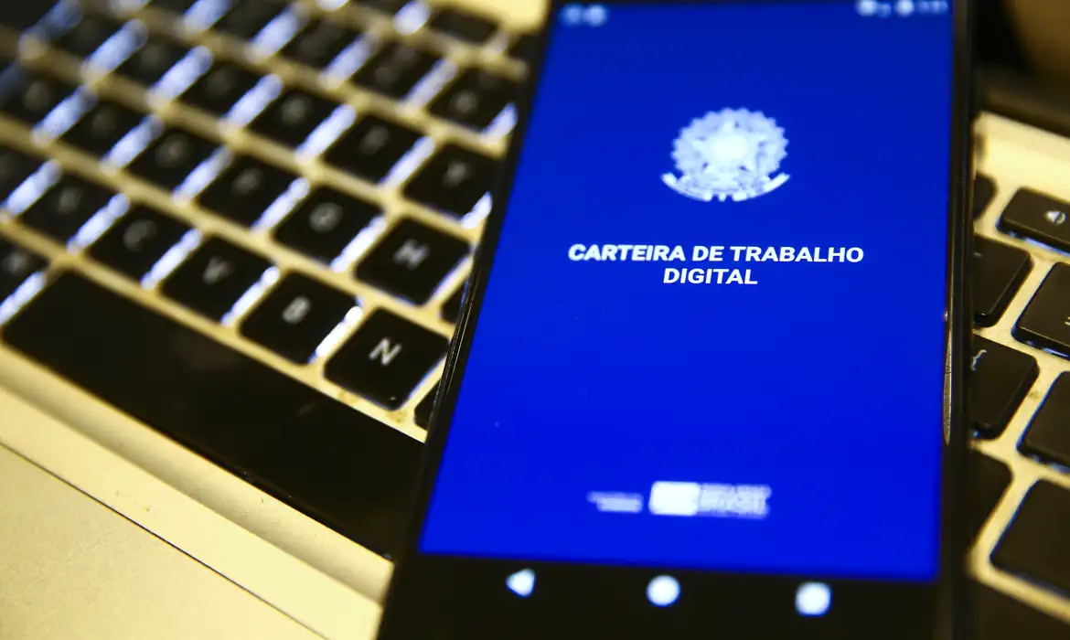 O número de empregados do setor privado com carteira assinada atingiu 39,5 milhões, também recorde