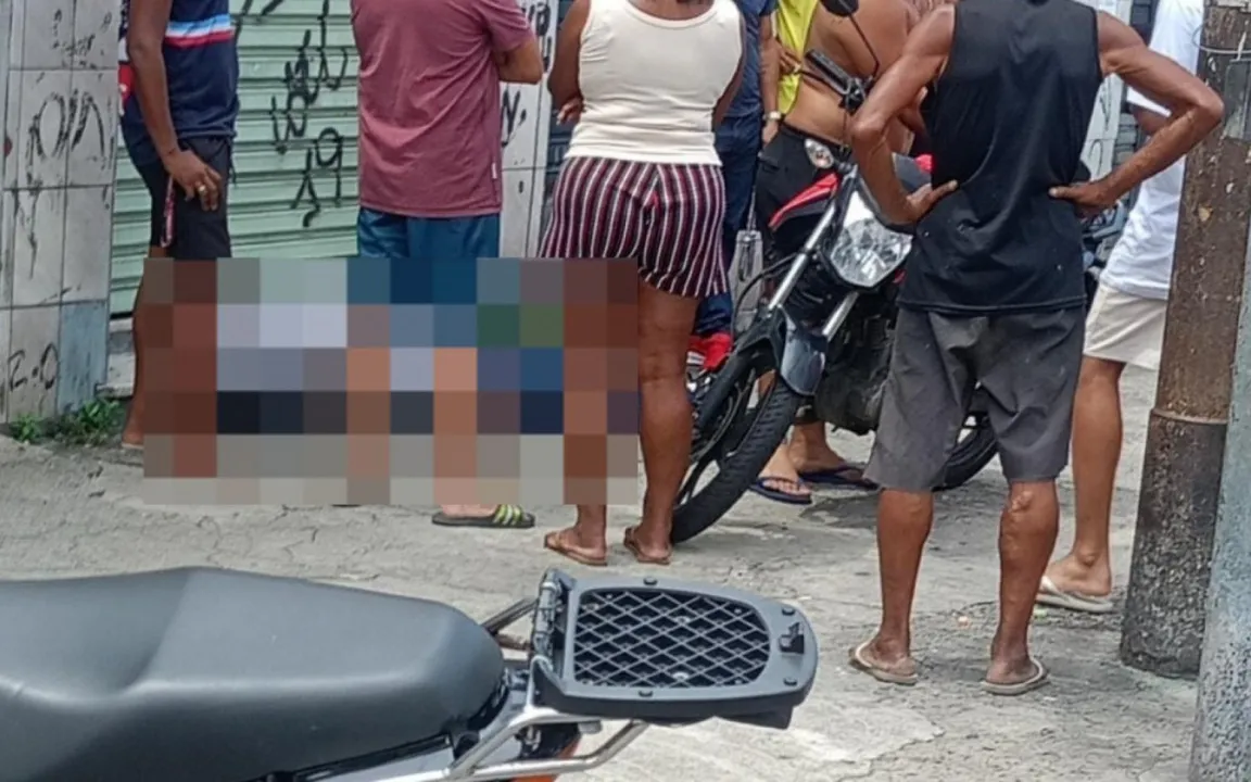 O caso aconteceu em frente a um mercadinho, perto da estação de trem do bairro