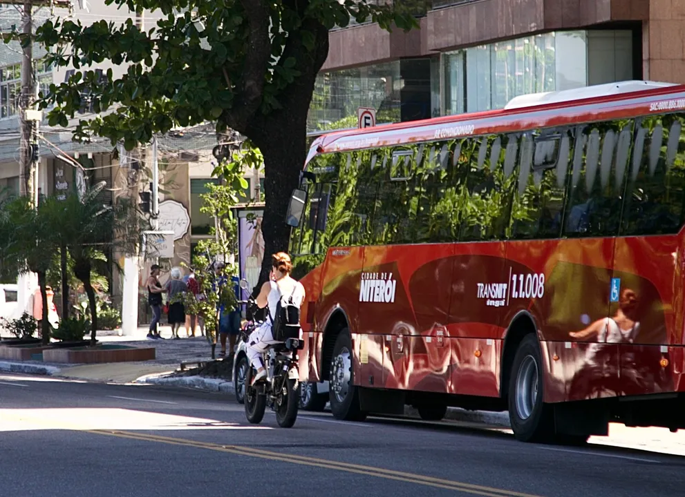 Uso de bicicletas elétricas e patinetes cresce nas ruas das cidades da Região Metropolitana do Rio