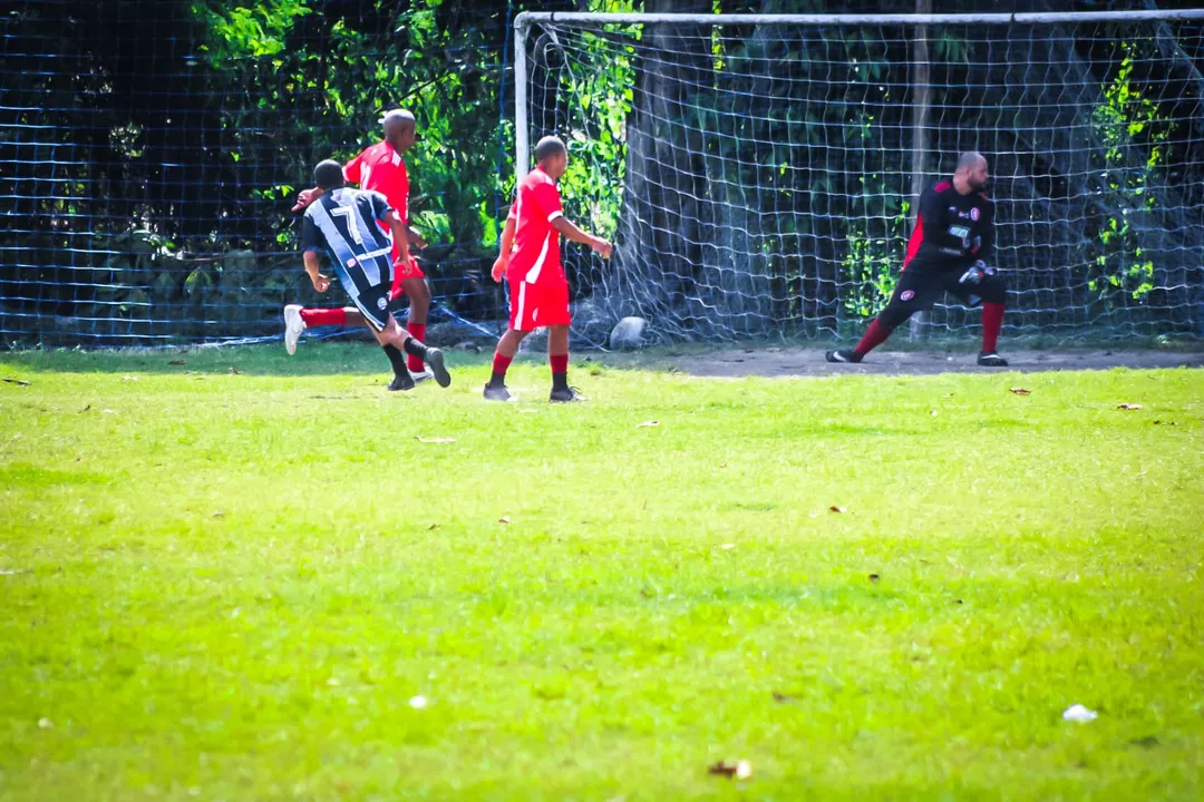 Clayton Divina marcou um dos gols da partida, vencida pelo combinado do Grêmio por 3 a 1