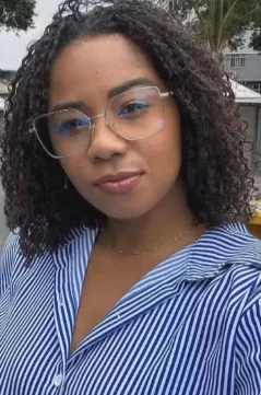 Fabrícia Dias tem 30 anos