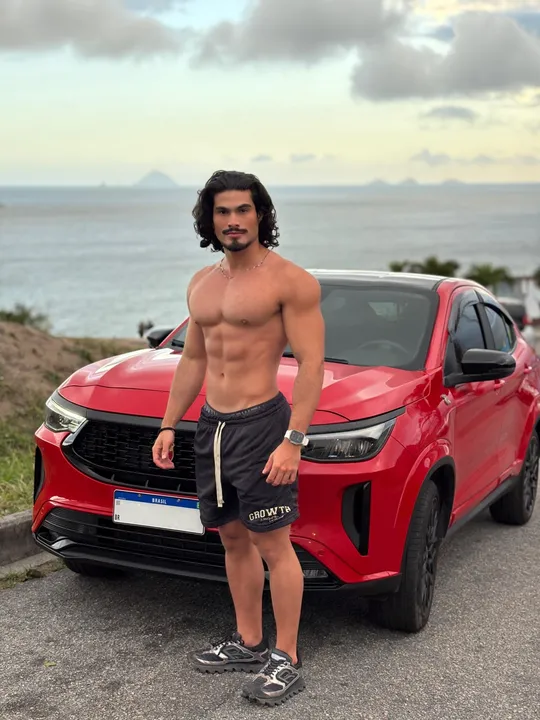 O carro foi localizado durante a madrugada desta quarta-feira (11)