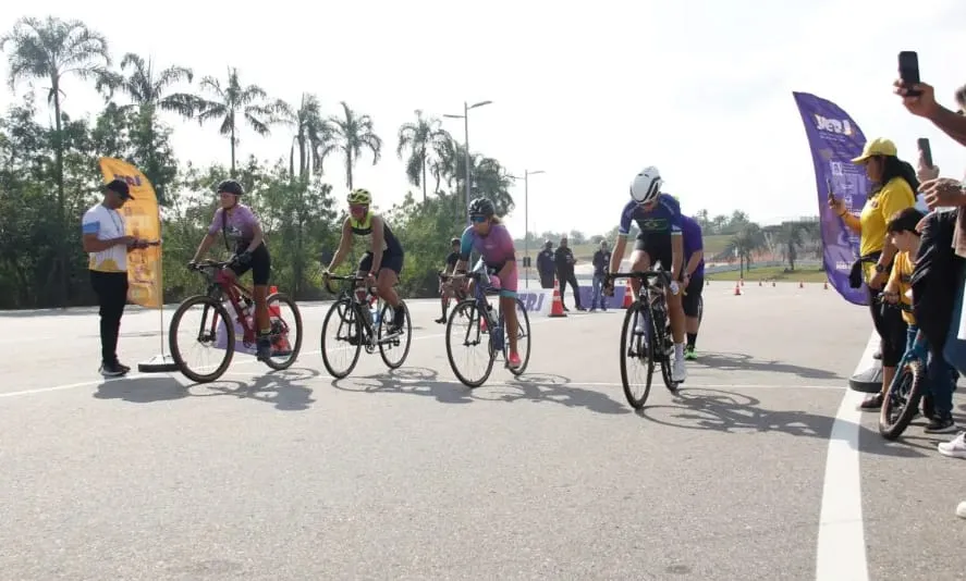 A programação começa com o triathlon, seguido pelas provas de águas abertas e ciclismo, ambas com início às 9h30