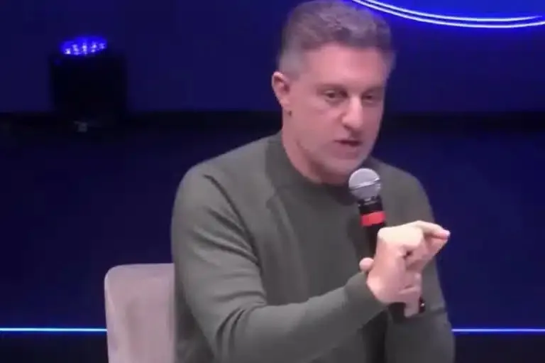 A fala do apresentador Luciano Huck ocorreu durante participação no Fórum Esfera
