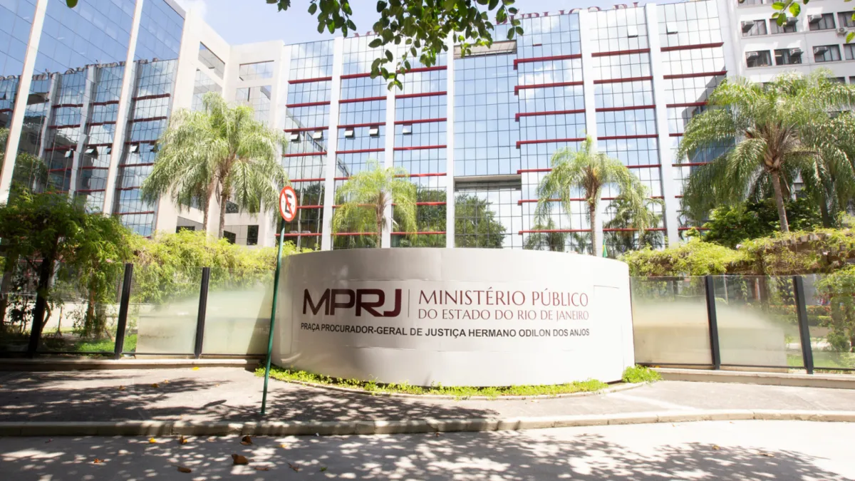 O MPRJ requereu à Justiça a decretação da prisão preventiva dos três denunciados