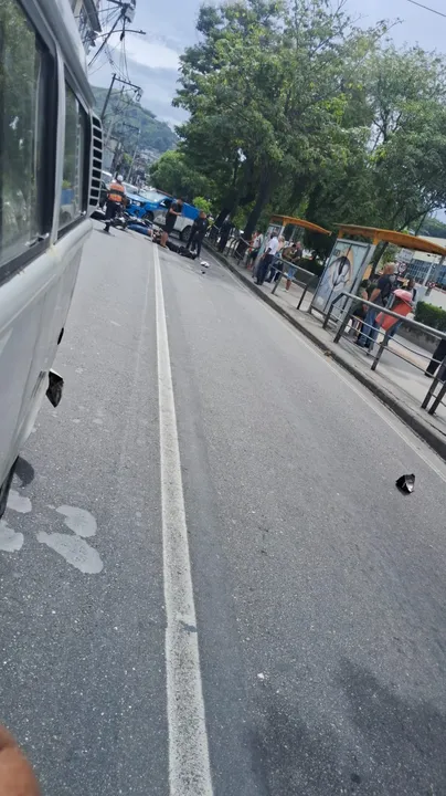 Testemunhas contaram que o ônibus passou sobre a vítima fatal