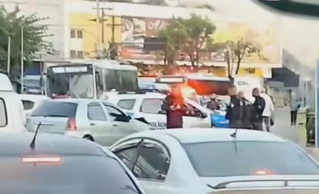 Colisão na Rua Dr. Alfredo Backer, em Alcântara, provocou lentidão no trânsito