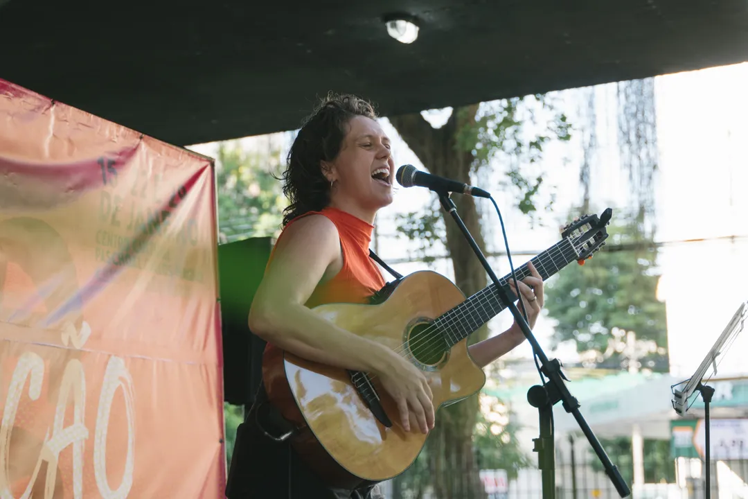 Com 20 vagas disponíveis por oficina, preenchidas por ordem de inscrição, as atividades serão conduzidas pelas artistas niteroienses Aline Peixoto (foto_ e Belliza Luar