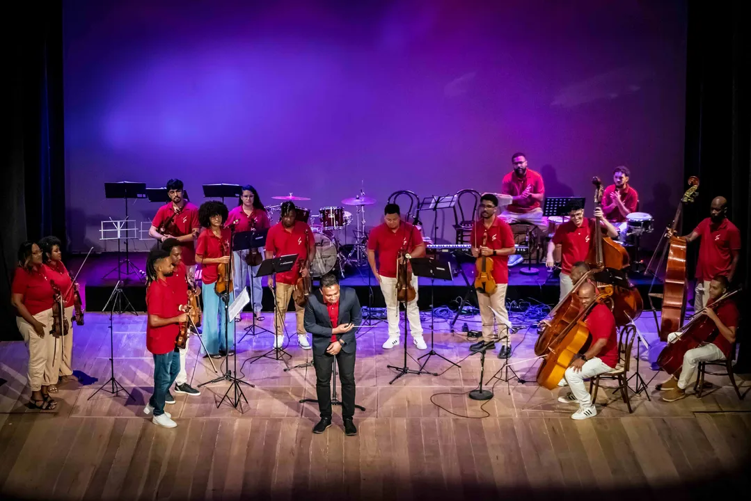 O programa reúne músicas que remetem ao Espírito de Natal, com arranjos criados especialmente para a Orquestra da Grota
