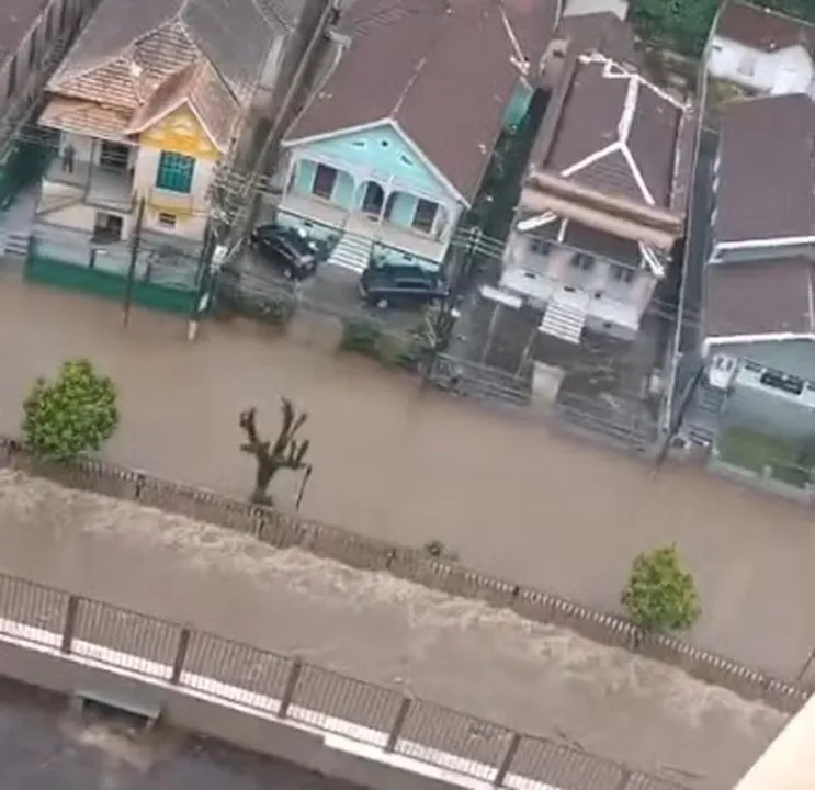 Permanece o alerta de risco geológico moderado para os municípios de Petrópolis e Duque de Caxias