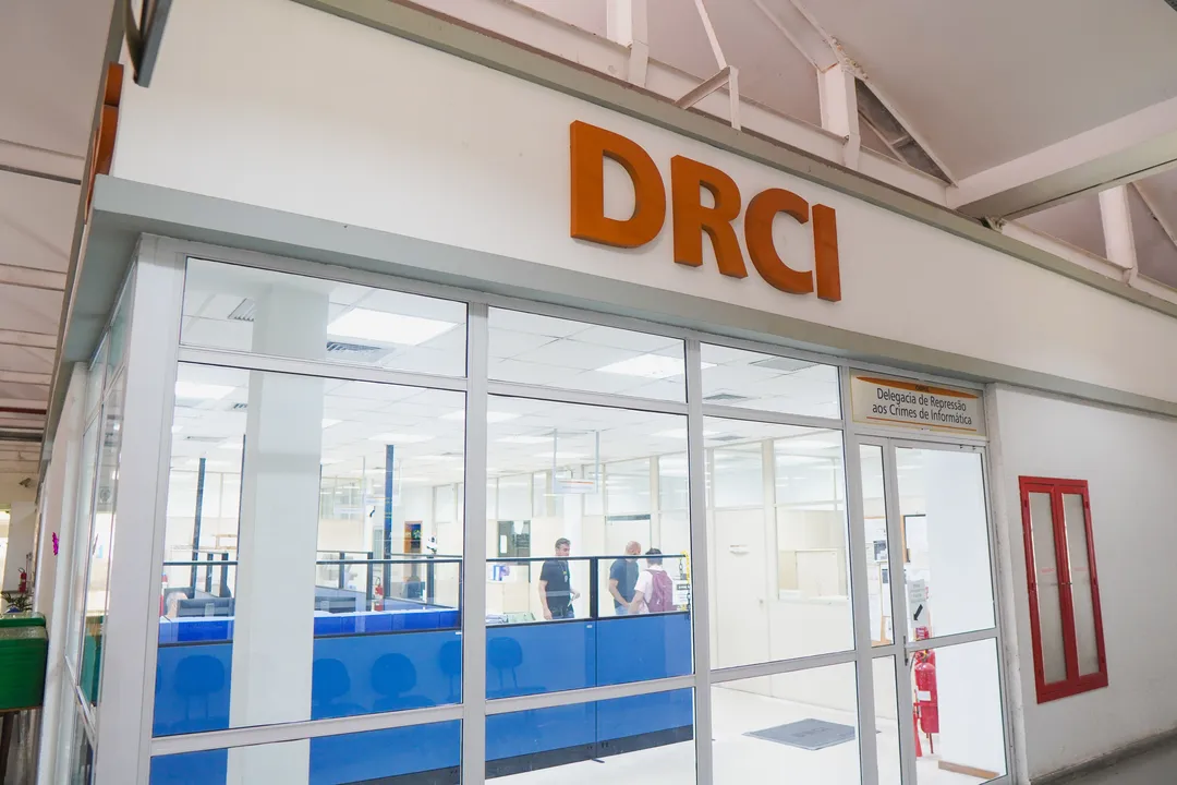 A ação foi realizada por policiais Delegacia de Repressão aos Crimes de Informática (DRCI)