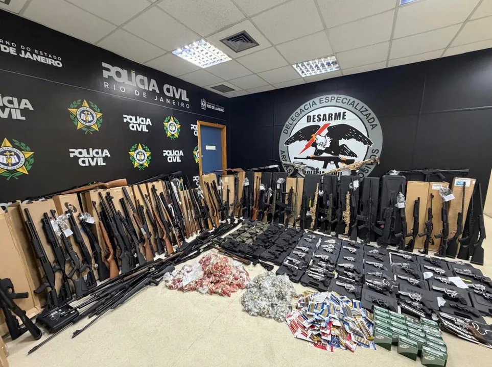 Foram apreendidas pistolas, rifles, revólveres, espingardas e mais de 7.800 munições durante fiscalização