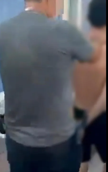 Devido a repercussão do caso, o adolescente, a fim de dificultar seu reconhecimento, pintou cabelos e sobrancelhas de preto