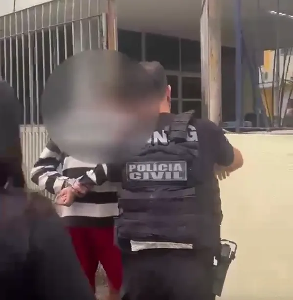 A prisão do acusado conhecido como “Revoltado” foi realizada por agentes da Delegacia de Homicídios de Niterói