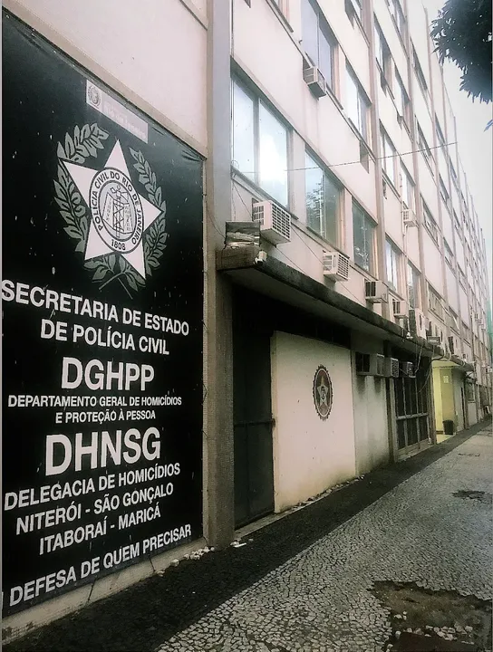 O caso é investigado pela Delegacia de Saquarema e pela Delegacia de Homicídios de Niterói, São Gonçalo e Itaboraí (DHNSG)