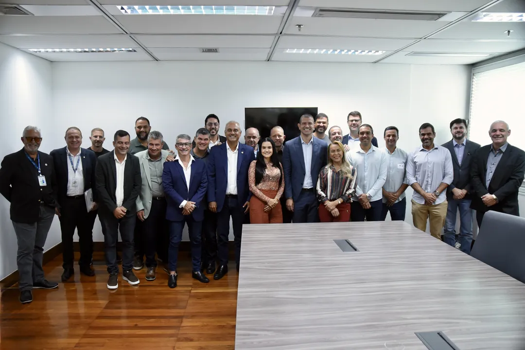 Um dos temas discutidos foi a ampliação da abrangência do auxílio financeiro oferecido pela Assembleia às cidades afetadas pelas chuvas do último verão, através de um novo projeto de lei