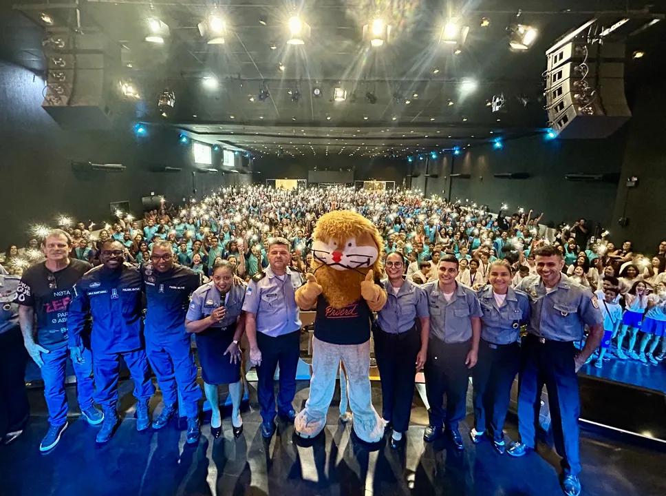 Depois de seis meses de atividades, as turmas receberam certificados, medalhas e prêmios