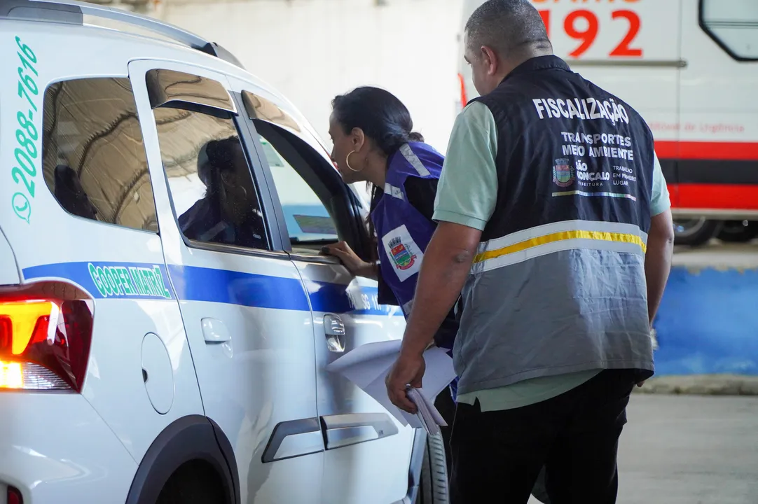 Após a vistoria, os veículos aprovados e considerados aptos a realizar o serviço de táxi recebem o selo de vistoria