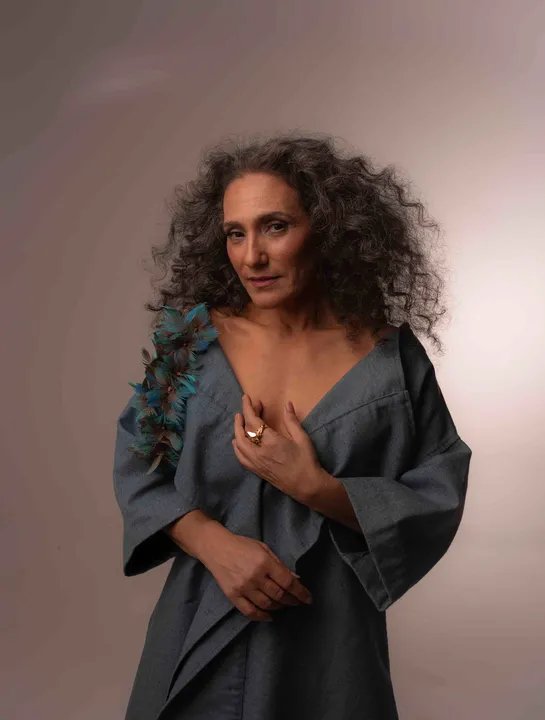 Badi Assad fará turnê em formato solo, apenas voz e violão, no Rio de Janeiro