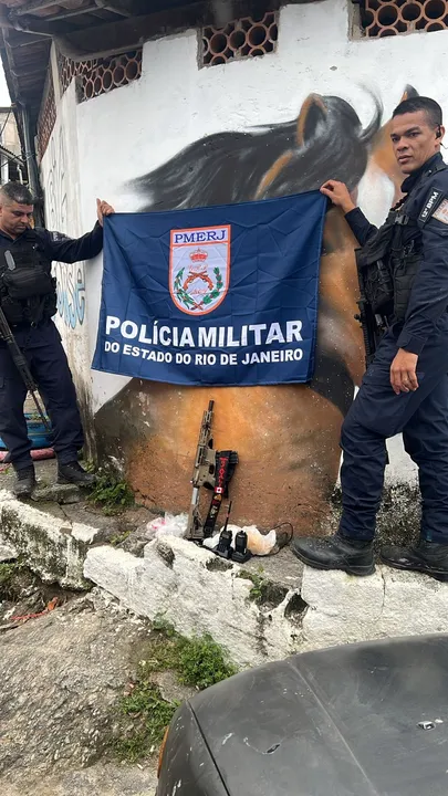 O suspeito foi encaminhado para a delegacia da área, juntamente com o material apreendido