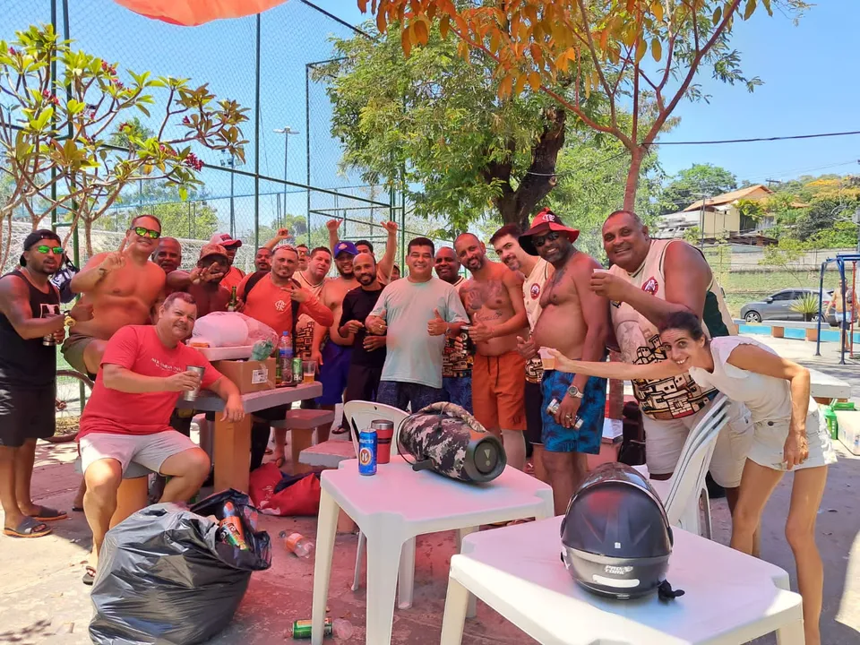 Os amigos costumam se reunir na região para acompanhar clube do coração e torcer