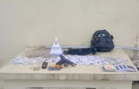 Ação do 35º BPM em Itambi resulta em prisão e apreensão de pistola e drogas