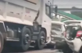 Acidente com cinco veículos provoca lentidão na BR-101, em São Gonçalo