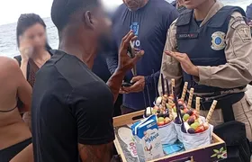 Ambulante é preso após tentar cobrar R$ 700,00 por dois potes de açaí a turistas argentinas