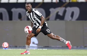 Bastos reestreia após quase um ano e vira opção para Anselmi no Botafogo