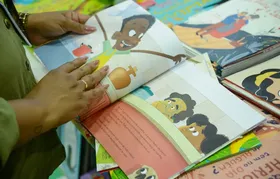 Bienal nas Escolas entra em clima de Copa para estimular leitura no RJ
