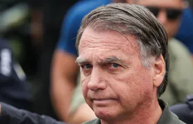 Bolsonaro recebe alta e cumprirá prisão domiciliar
