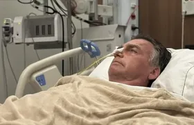 Bolsonaro passa por cirurgia após crise de soluço