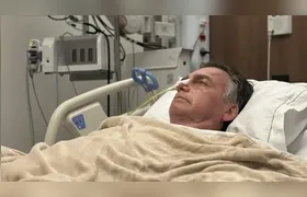 Bolsonaro passa por cirurgia após crise de soluço