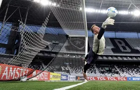 Botafogo busca goleiro no mercado e avalia seis nomes para reforçar o elenco