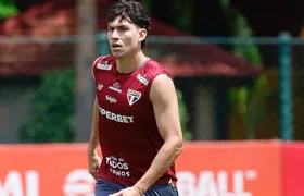 Botafogo encaminha contratação de zagueiro Ferraresi, do São Paulo