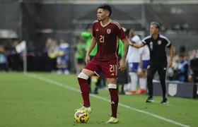 Botafogo faz proposta por atacante da seleção venezuelana