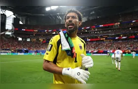 Camisa usada por Vozinha na Copa bate recorde em leilão