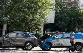 Colisão entre três veículos deixa viatura da PM danificada em Icaraí