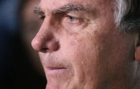 Com crise persistente de soluços, Bolsonaro faz nova cirurgia