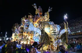 Com desfiles de encher os olhos, Vila entra na briga pelo  título com Viradouro e Beija Flor
