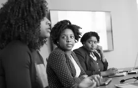 Desemprego entre mulheres negras jovens chega a 24,7%, aponta estudo