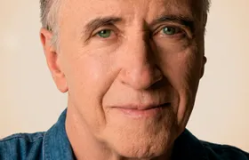 É hoje!: Marcos Sabino convida Jane Duboc para show gratuito em Niterói
