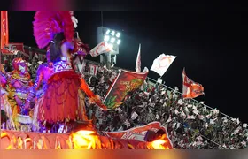 Escolas da Série Ouro agitam primeiro dia de desfiles na Sapucaí