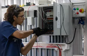 Firjan SENAI tem mais de 900 vagas gratuitas em qualificação profissional com início em agosto